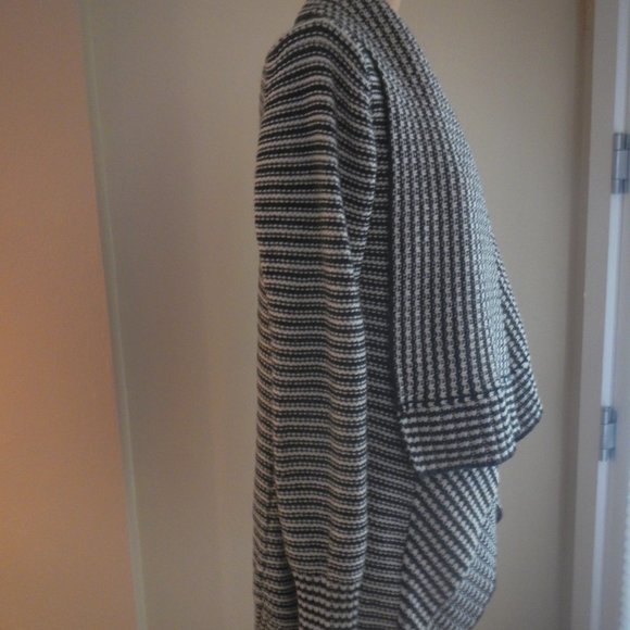 Houndstooth sweater with oversized collar - Medium - Picture 3 of 4